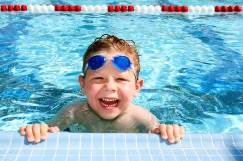 как научить ребёнка плаванию